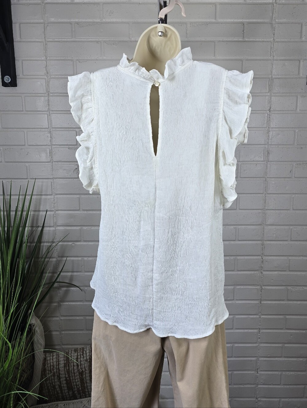 THML Ivory Textured Ruffle Sleeve Blouse Large - Picture 4 of 8